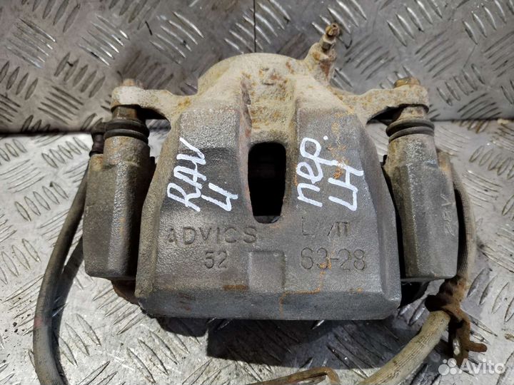 Суппорт передний Toyota Rav4 XA40