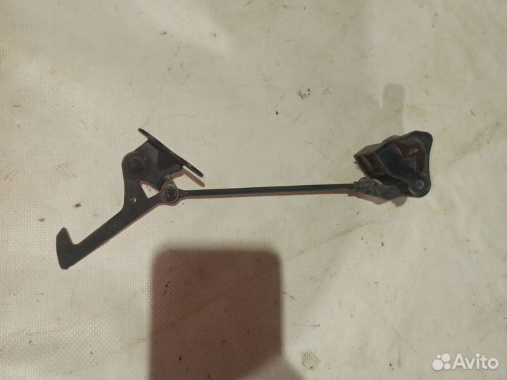 Крючок капота Toyota Celsior UCF21 lexus LS 400