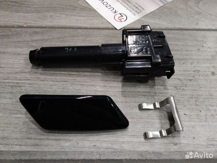 Camry 70 форсунка омывателя правая в сборе 21-24