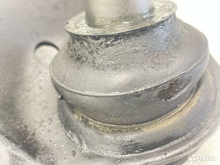 Рычаг подвески нижний передний правый Toyota Noah