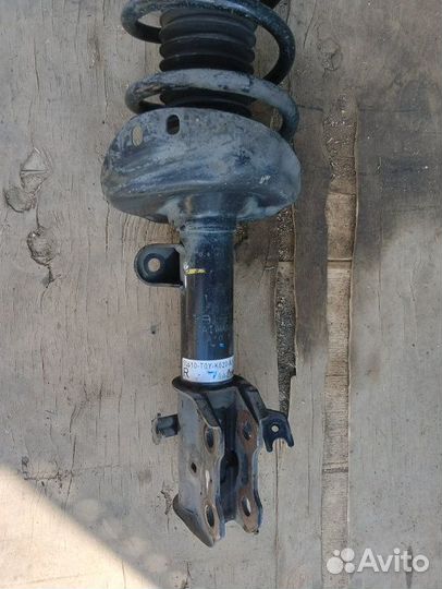 Стойка амортизатора передняя правая Honda Cr-V 4