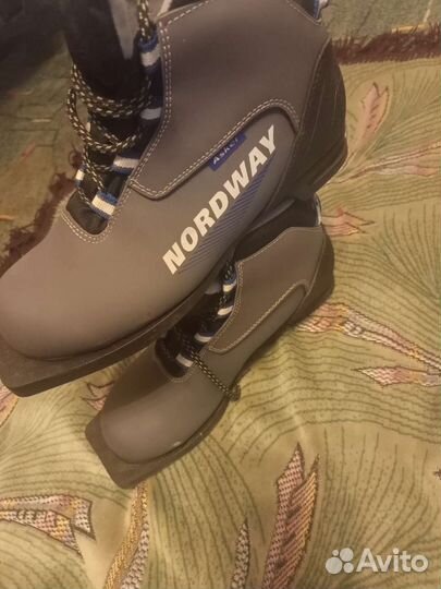 Лыжные ботинки