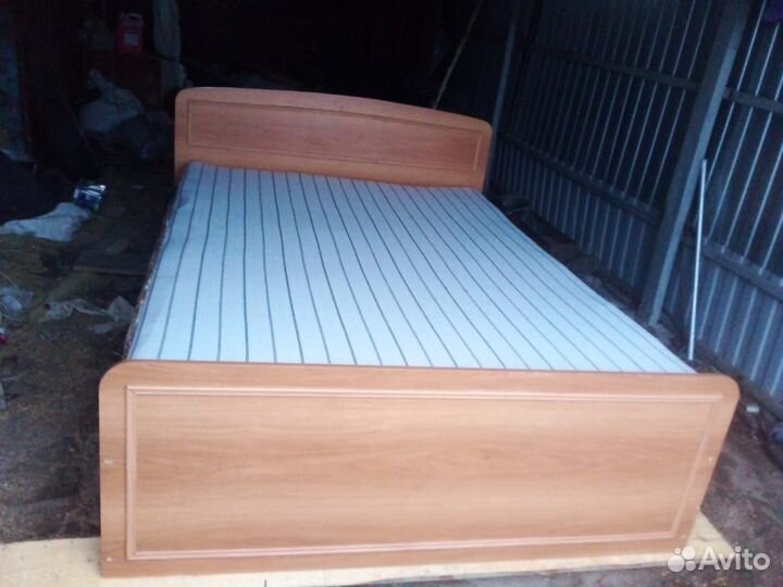 Кровать двухспальная 140 200 бу