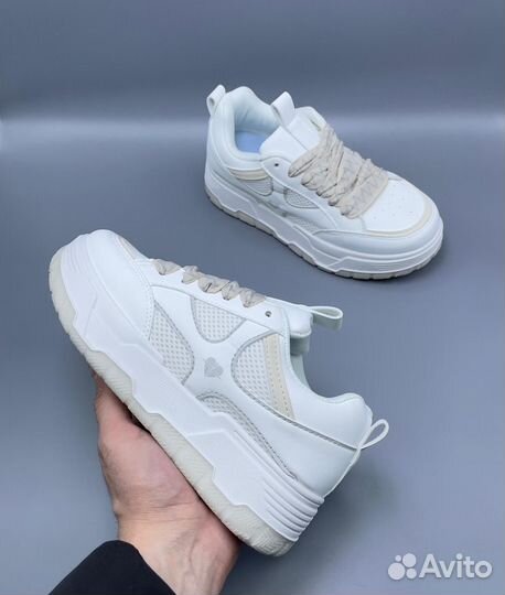 Кроссовки женские