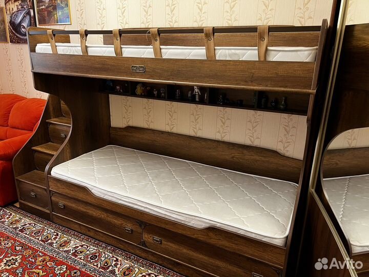 Двухъярусная кровать