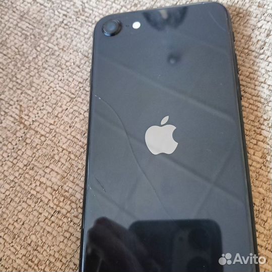 Телефон iPhone Se 2020