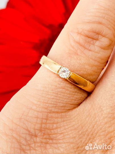 Кольцо с синтетическим камнем Золото