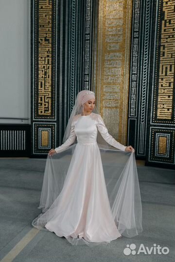 Платье на никах