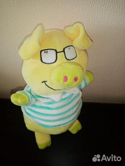 Плюшевая свинка в одежде