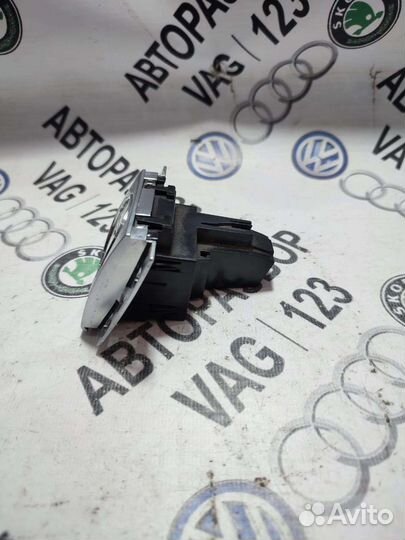 Часы Volkswagen Passat CC