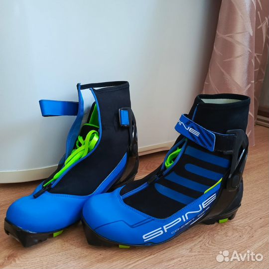 Лыжные ботинки автомат новые