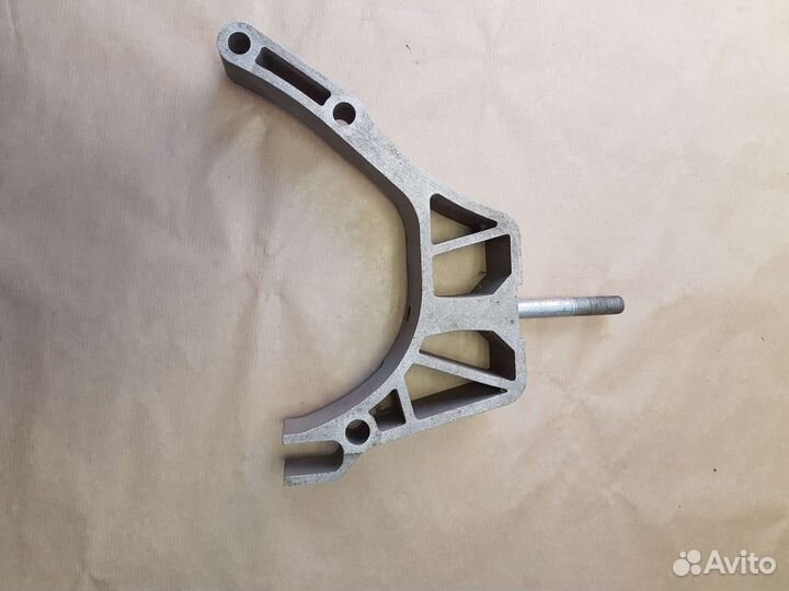 Кронштейн опоры кпп Fiat Panda 2008
