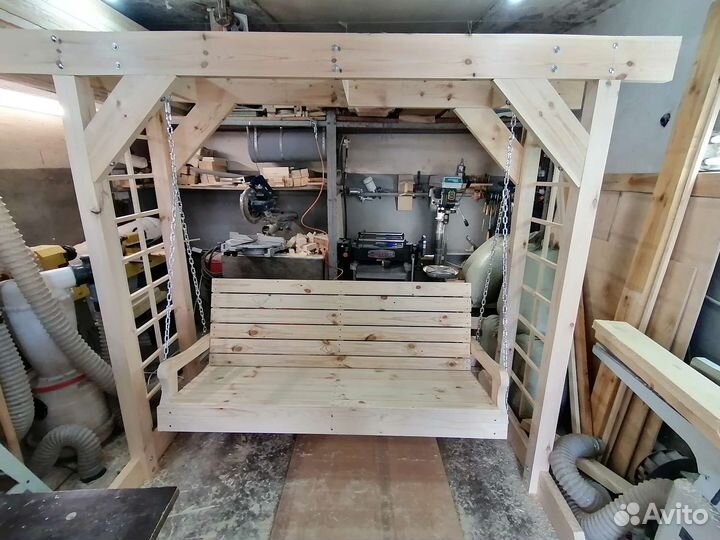 Садовые качели с перголой