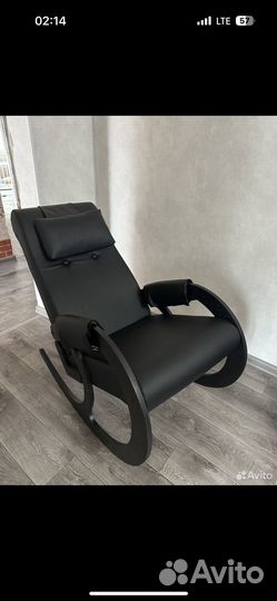 Кожанное кресло качалка