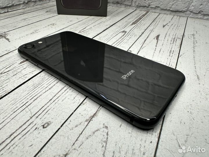 iPhone 8, 64 ГБ