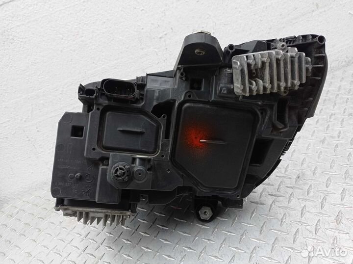 Фара правая Mercedes-Benz C-Class