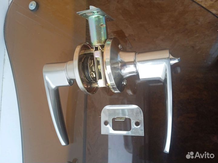 Дверные ручки с замком