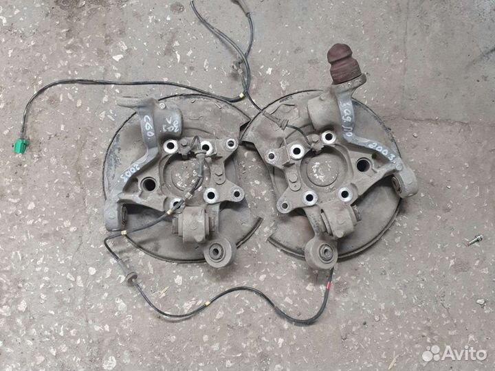 Кулак поворотный задний Volvo S60, 2006г,в