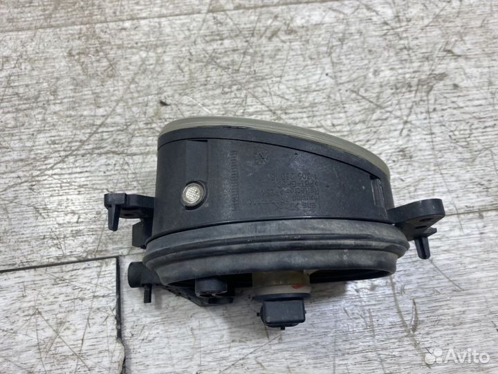 Фара противотуманная правая