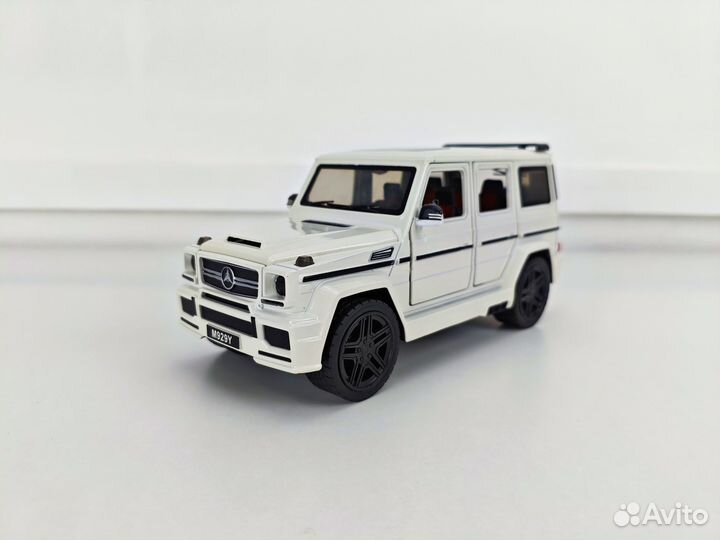 Машинка Гелик Mercedes G-класс 1/24 (20 см)