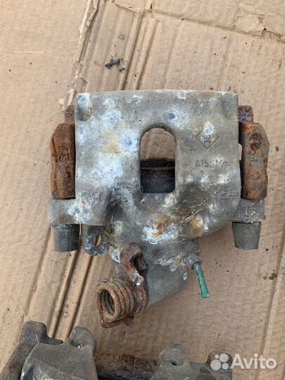 Суппорт задний правый renault laguna 3