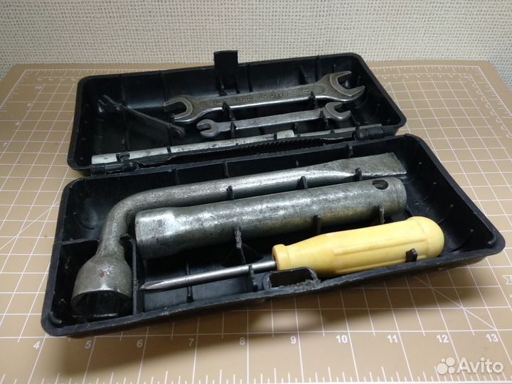Коробка с заводским инструментом для ваз 2101-2107