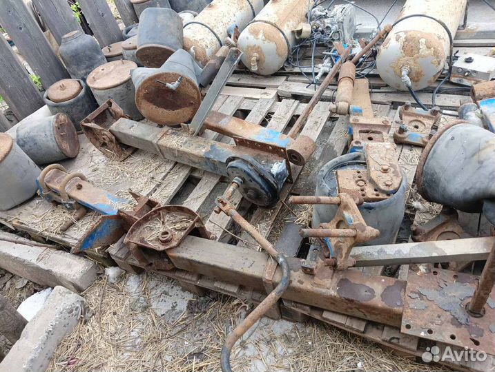 Запчасти на полуприцеп Krone-Schmitz