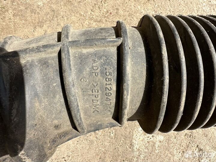 Cadillac srx патрубок воздушного фильтра