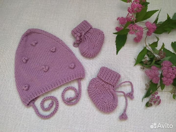 Комплект для девочки вязанный/ шапка и пинетки