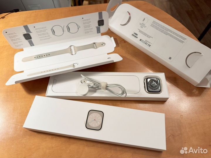 Apple Watch 8 45 Starlight Sport Band