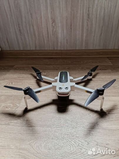 Достойный Квадрокоптер Hubsan Zino 4k