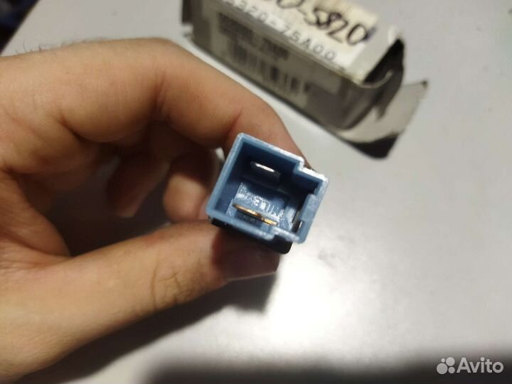 Выключатель стоп сигнала Nissan