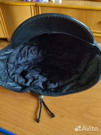 Кепка кожаная женская
