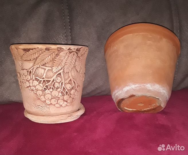 Глиняный горшок с лепниной ручной работы