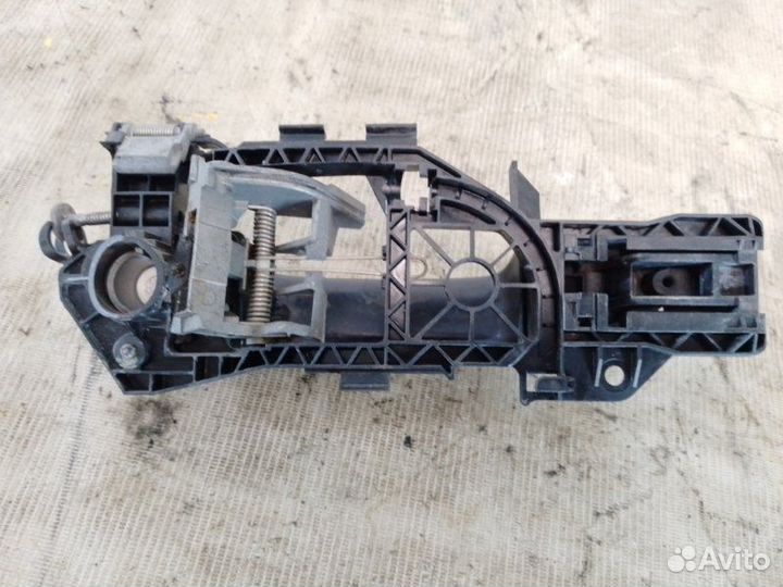 Кронштейн ручки Volkswagen Passat B6 2005-2010