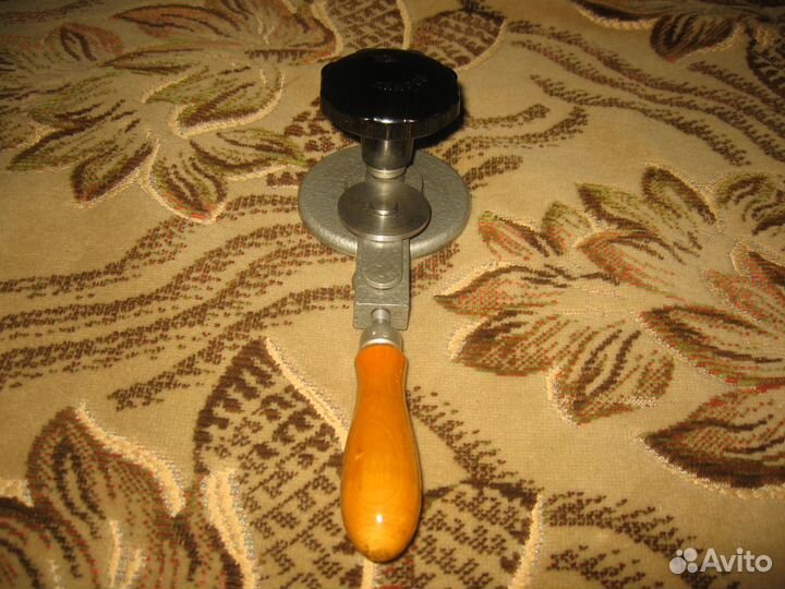 Приспособление для открывания и закрывания стеклян