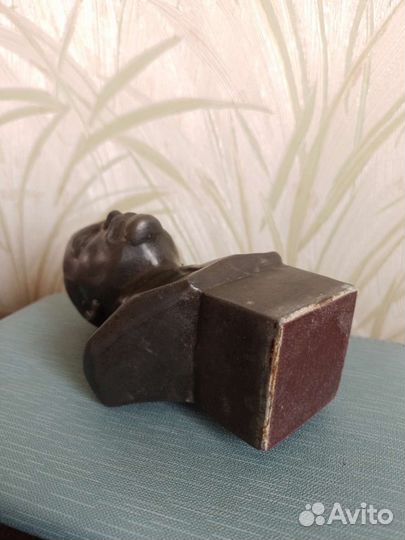 Бюст В.И.Ленина