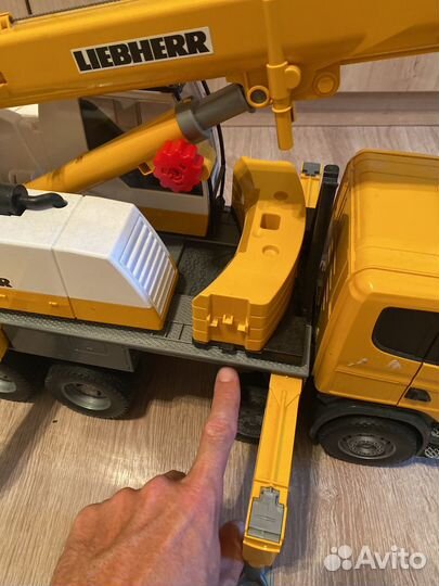 Кран bruder liebherr 03570