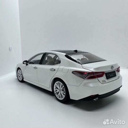 Toyota Camry 70 дилерская модель 1:18