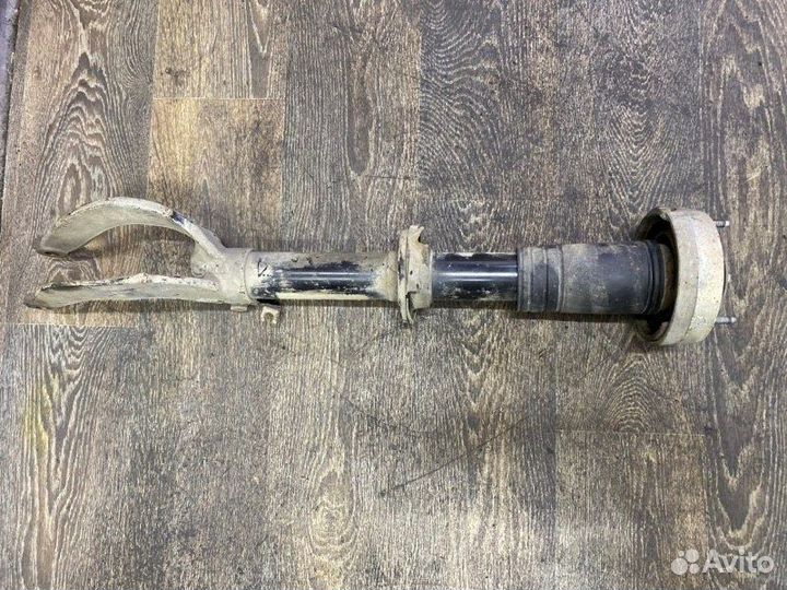 Стойки амортизатора передние правые Bmw E70