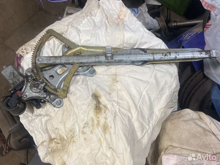 Стеклоподъемник пер левый RAV-4 2 поколения