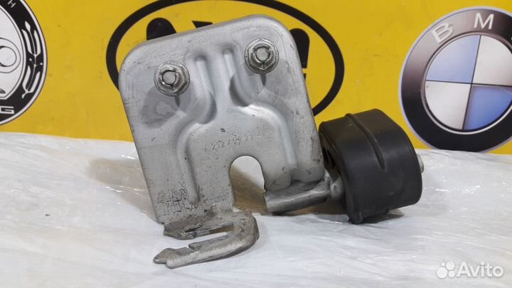 Крепление глушителя Mercedes W212