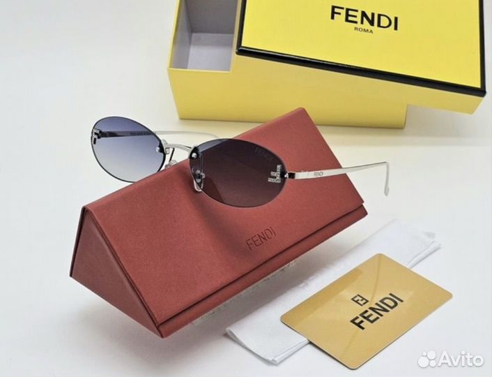 Солнцезащитные очки fendi