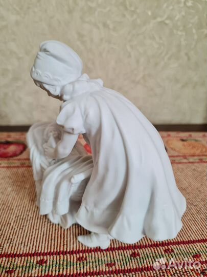 Редкая фигурка девочки с коляской (Германия)