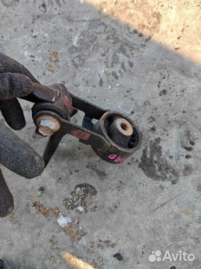 Подушка двигателя Toyota Spade NSP140 1NR-FE Задн