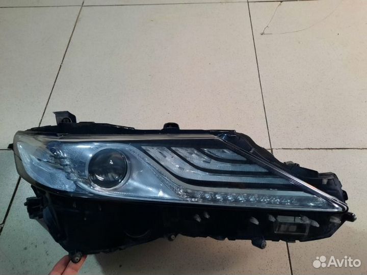 Фара передняя правая Toyota Camry V70 2018-2019