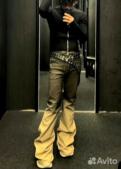 Джинсы клеш Rick Owens на руках