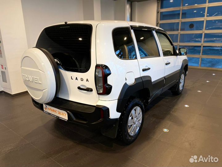 ВАЗ Niva Travel 1.7 МТ, 2022, 21 580 км