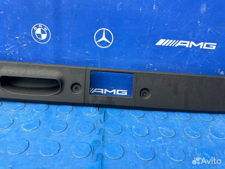 Накладка крышки багажника Mercedes-Benz E300 W211