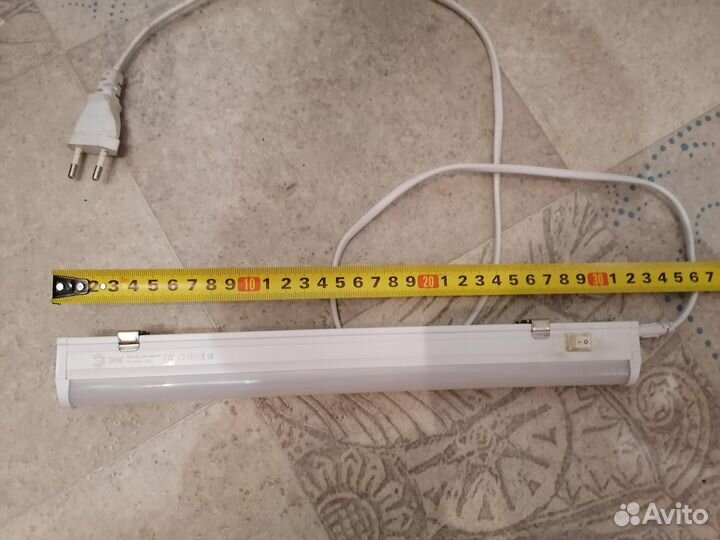 Лампа LED длинная с выключателем и креплениями